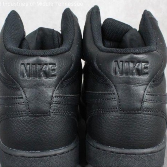 Nike - Picture 2 of 4